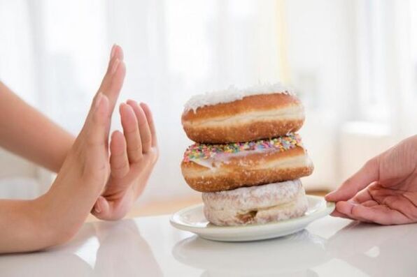 Abandonner les pâtisseries et les sucreries est une partie essentielle de la préparation à un régime hydrique