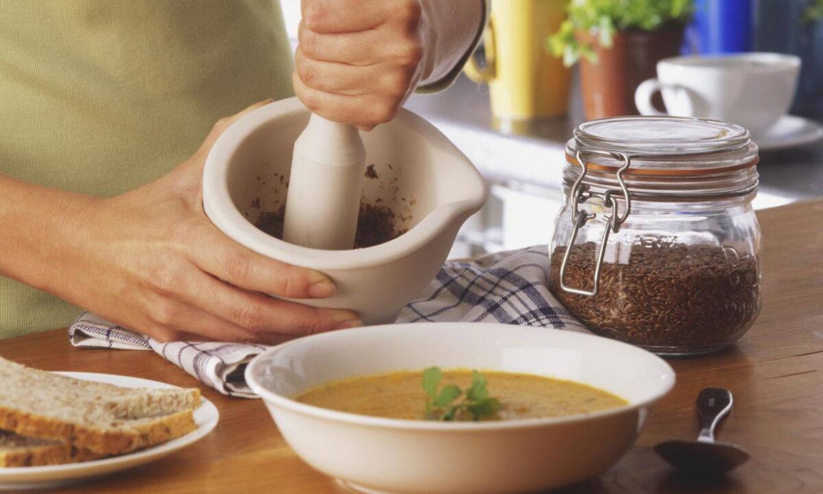 Ajoutez des graines de lin à la soupe pour améliorer la fonction intestinale